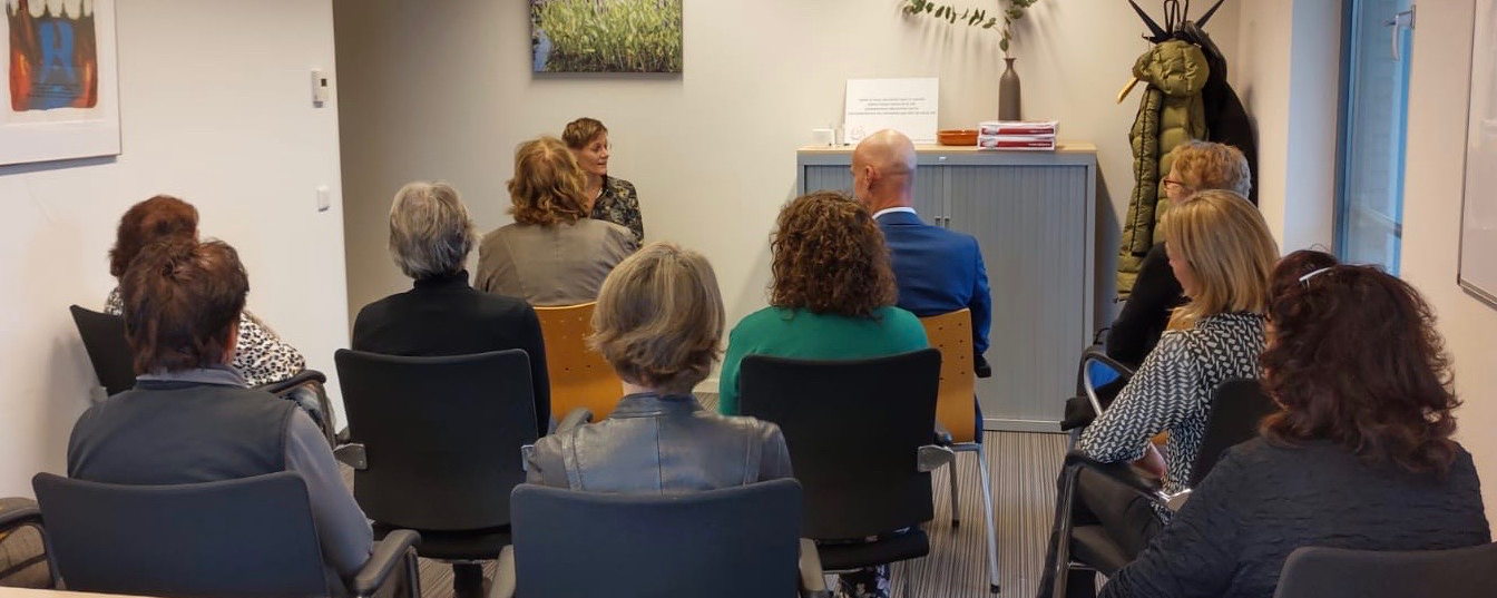 Stoelyoga | YogabyCarola